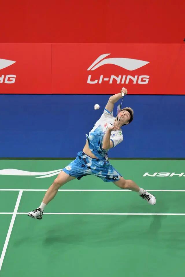 更是向整个 更是向整个